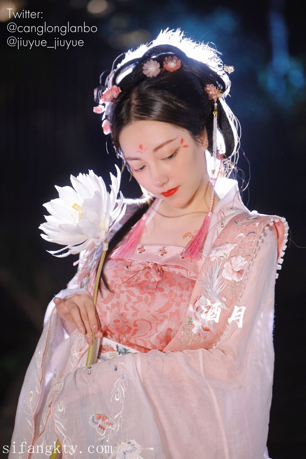 酒月: 极品巨乳 人前露出私拍 (708 photos + 29 videos) 9 酒月: 极品巨乳 人前露出私拍 (708 photos + 29 videos) 9