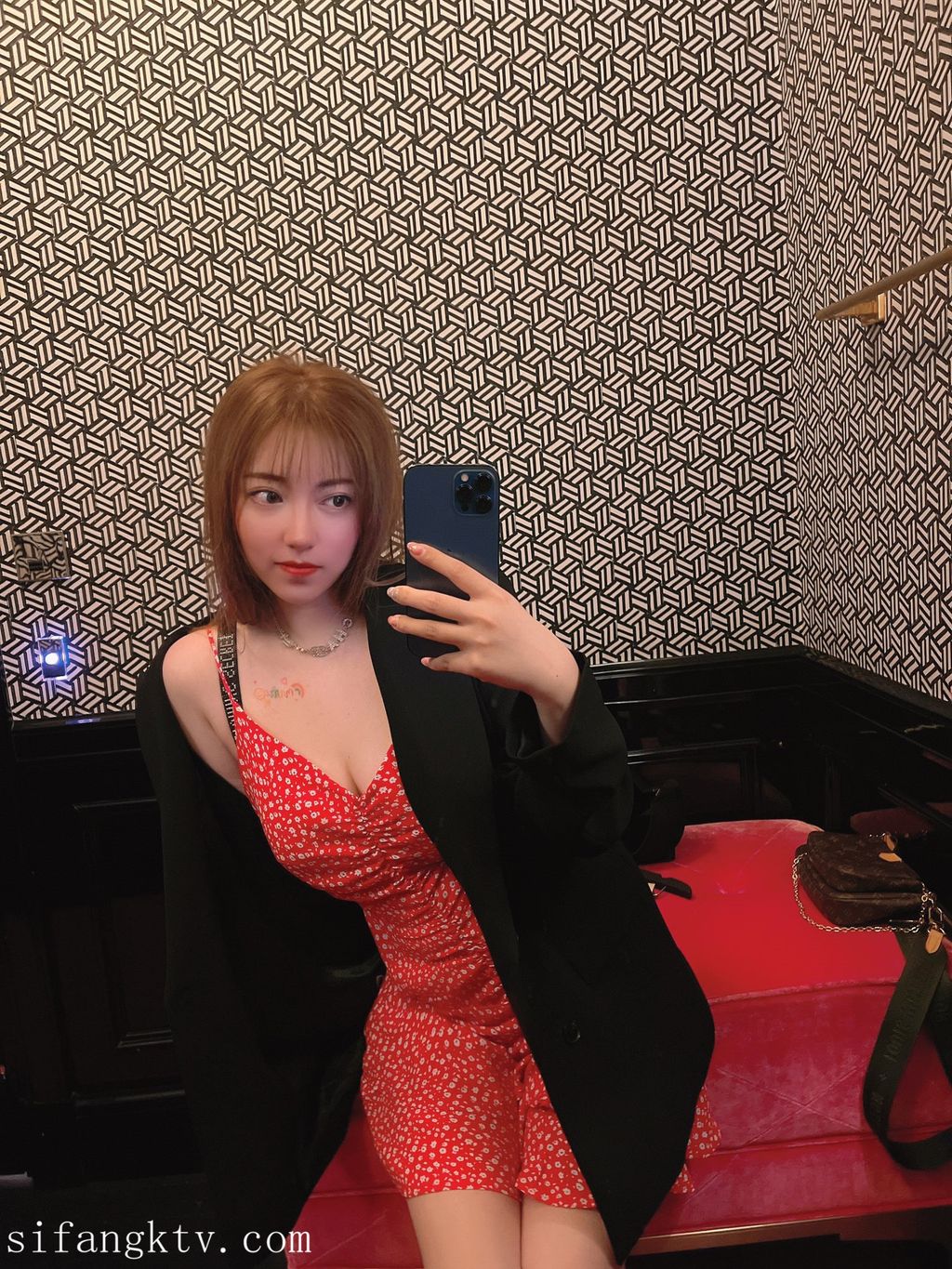 酒月: 极品巨乳 人前露出私拍 (708 photos + 29 videos) 17 酒月: 极品巨乳 人前露出私拍 (708 photos + 29 videos) 17