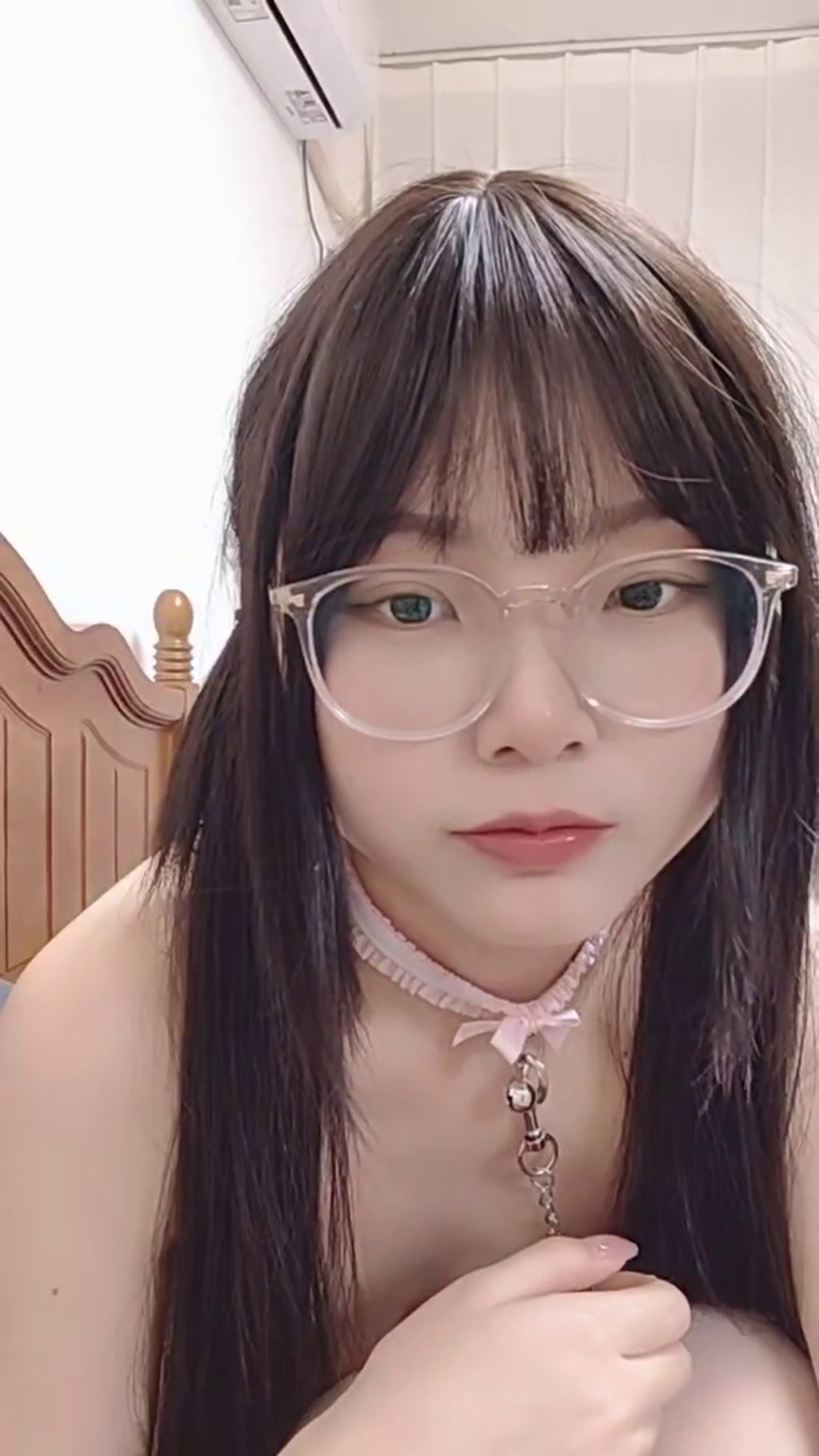 栗子喵: 眼镜嫩妹14部 榨精小靓仔 #01 (57 photos + 6 videos)