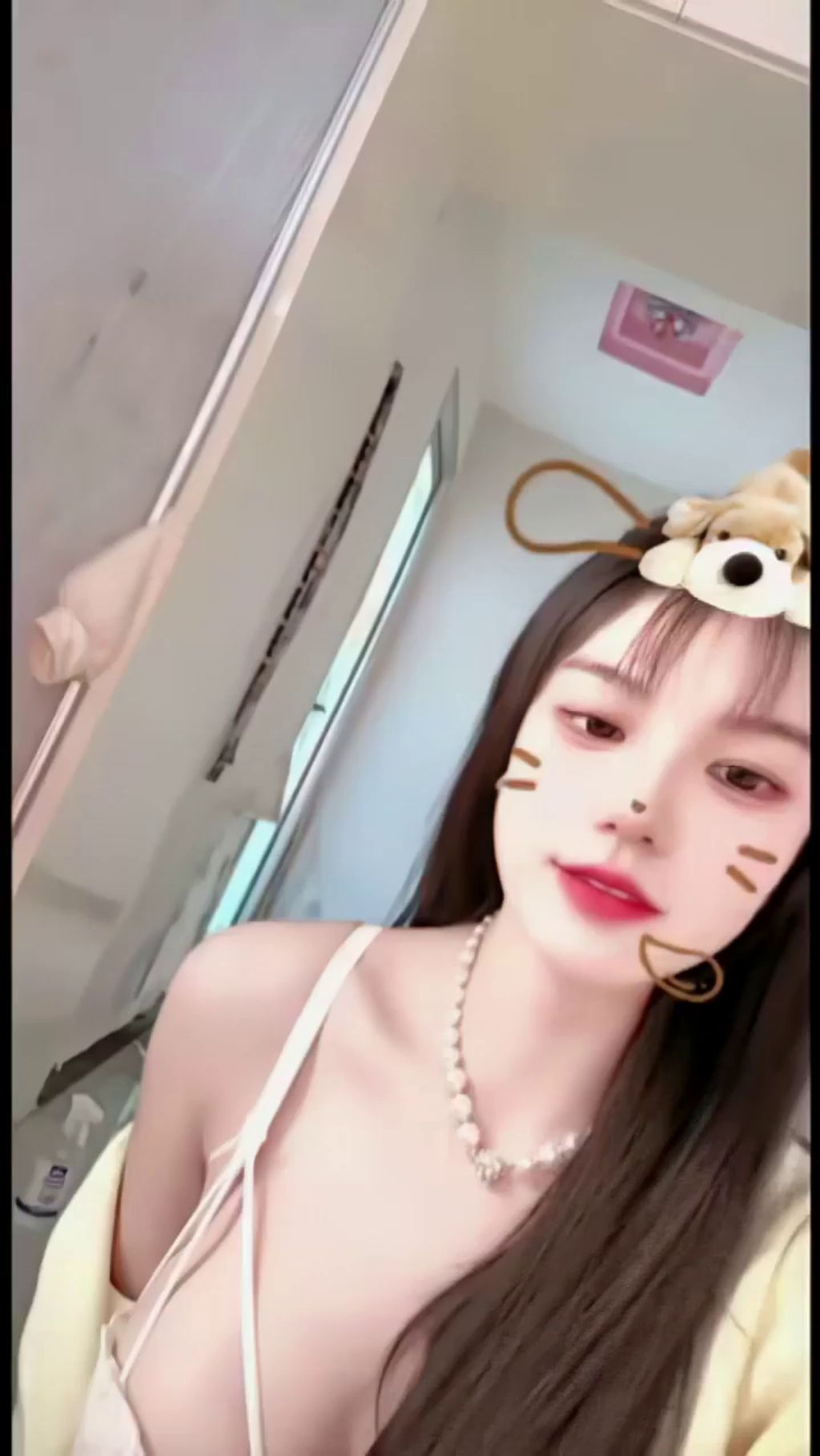 小肉丸子: 巨乳绿茶主播福利视频 (68 photos + 24 videos)