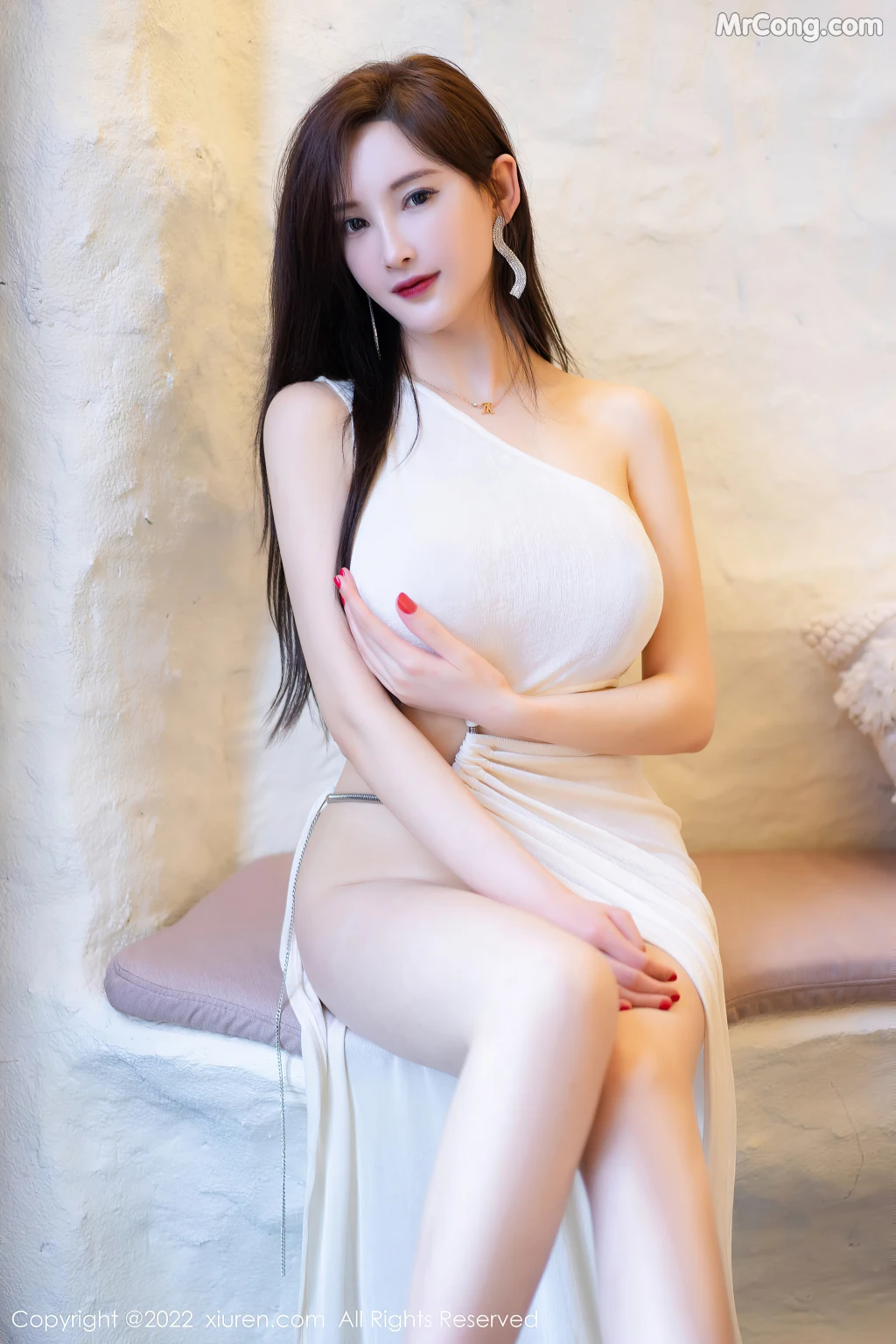 XIUREN No.5502: 奶瓶土肥圆矮挫丑黑穷 (Tu Fei Yuan Ai Cuo Qiong) (71 photos)