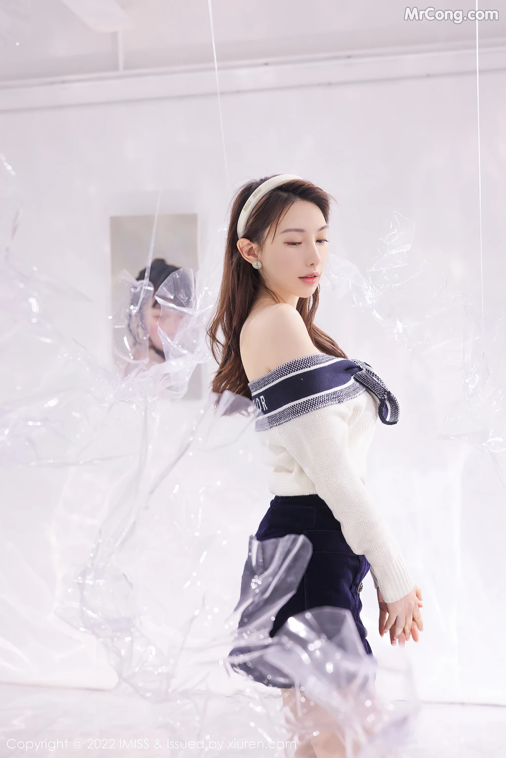 IMISS Vol.704: Lynn (刘奕宁) (23 photos)