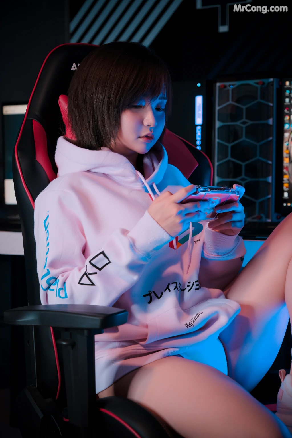 Coser@Potato Godzilla: Casual Lonley Gamer (36 photos)