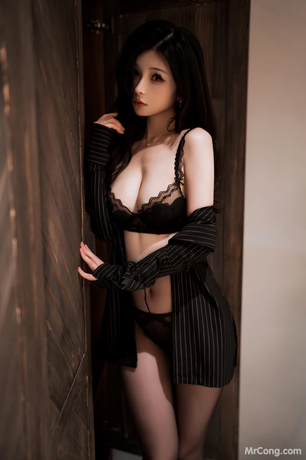 Coser@rioko凉凉子 Vol.118: 和前辈一起出差吧 (46 photos )