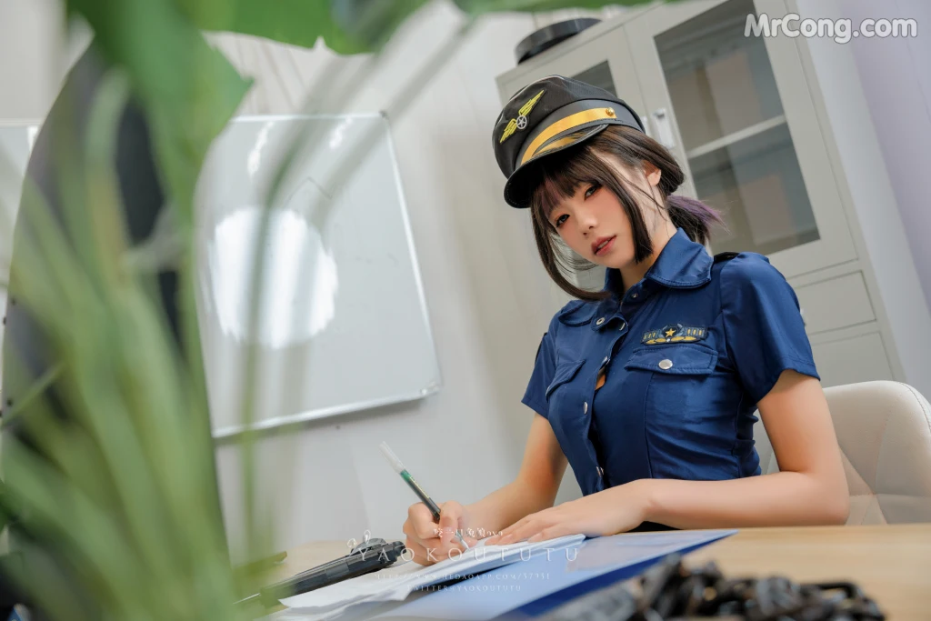 Coser@黏黏团子兔:『乌龙女警』& Good-night Kiss (73 photos )