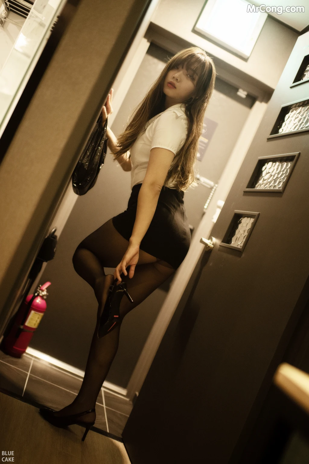 [BLUECAKE] Koby: Office Girl & Sweet Girl (158 photos)