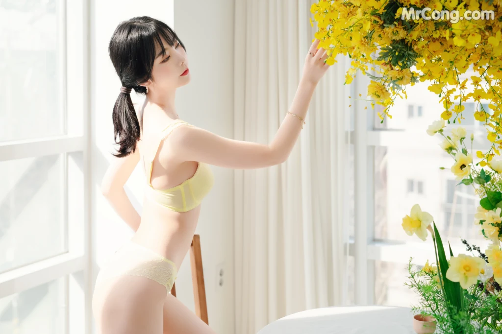[Patreon] Yuna (유나): Flowers (26 photos)