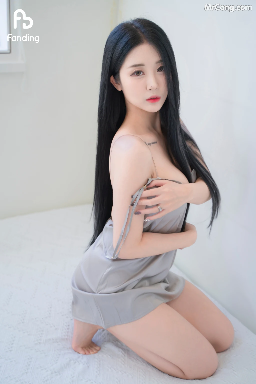 Bomi (보미): Gray Slip (10 photos)