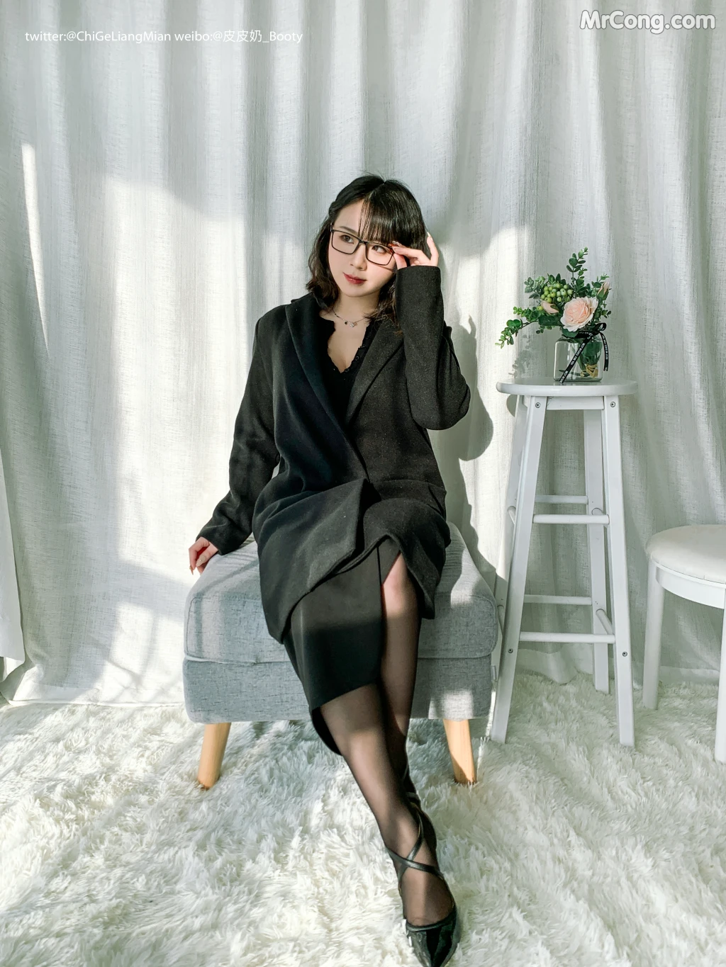 Coser@皮皮奶可可爱了啦: 黑色OL (120 photos)