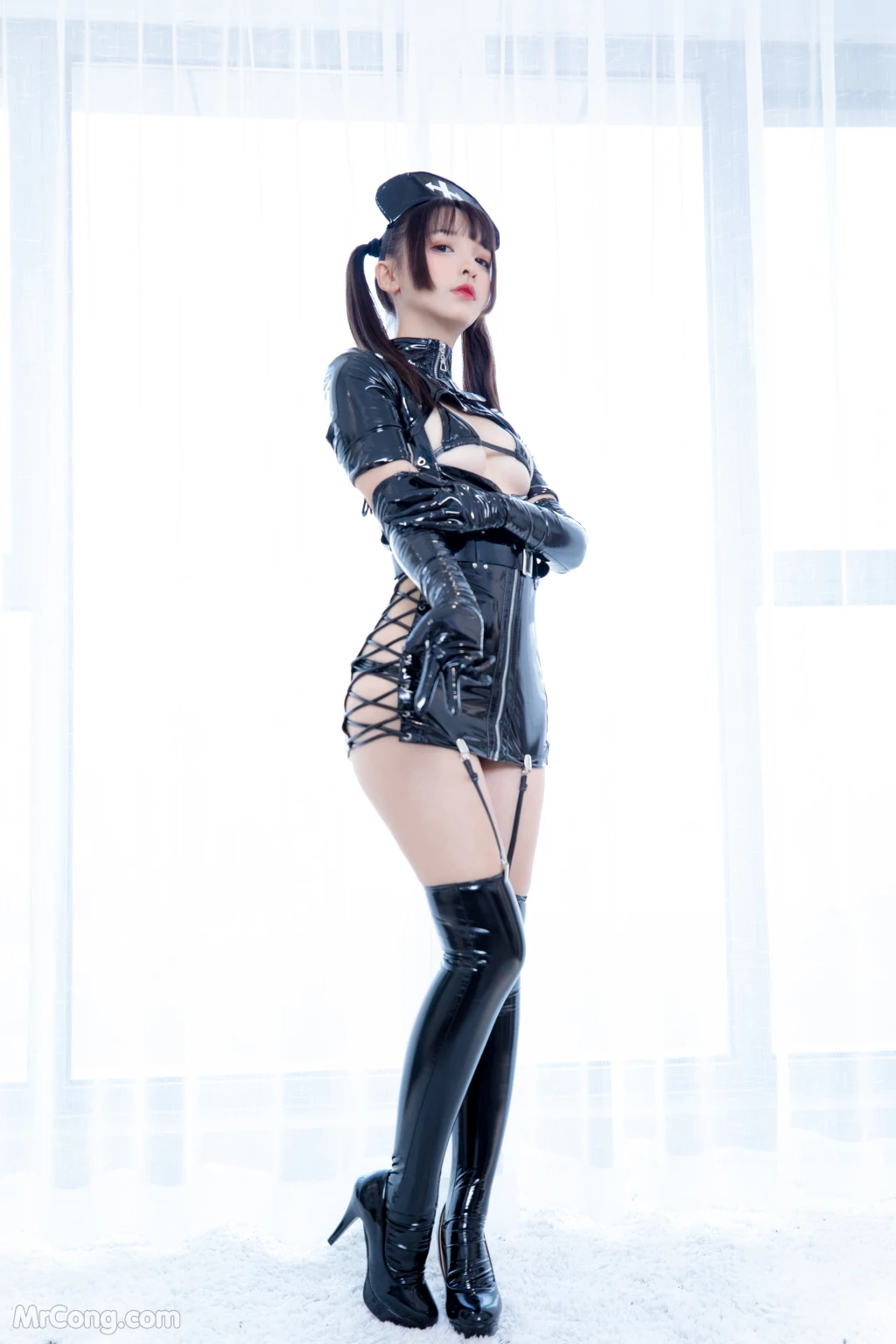 Coser@神楽坂真冬 Vol.052: 电子相册-暗黑护士《空気なし》 (150 photos)