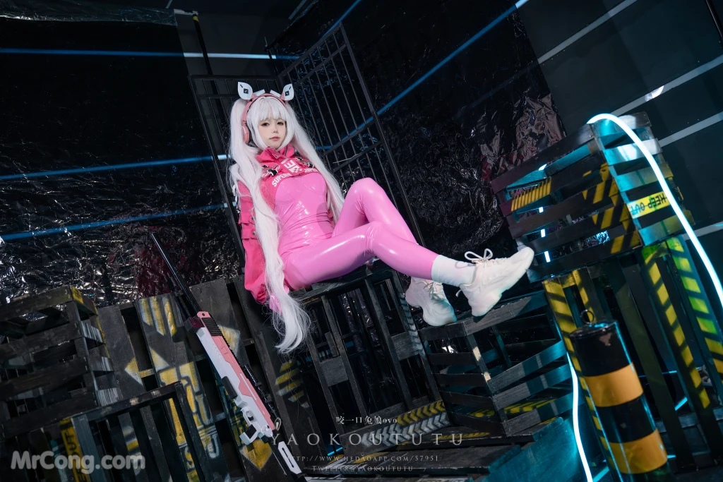 Coser@黏黏团子兔 - NIKKE：爱丽丝 (52 photos )