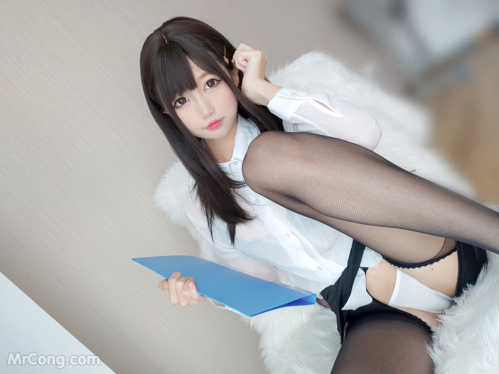 Coser@NAGISA魔物喵: 黑丝OL (50 photos)