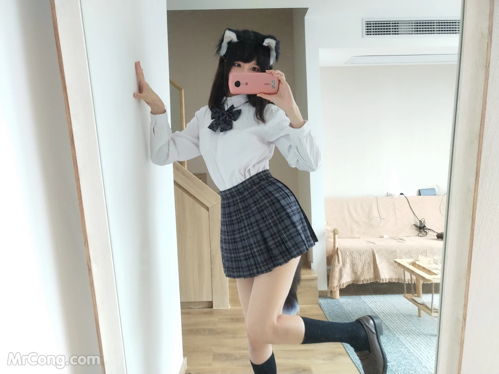 Coser@NAGISA魔物喵: かわいい転校生 (26 photos)