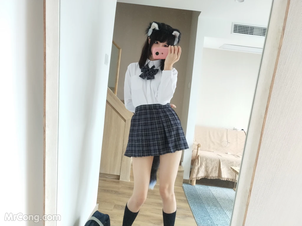 Coser@NAGISA魔物喵: かわいい転校生 (26 photos)