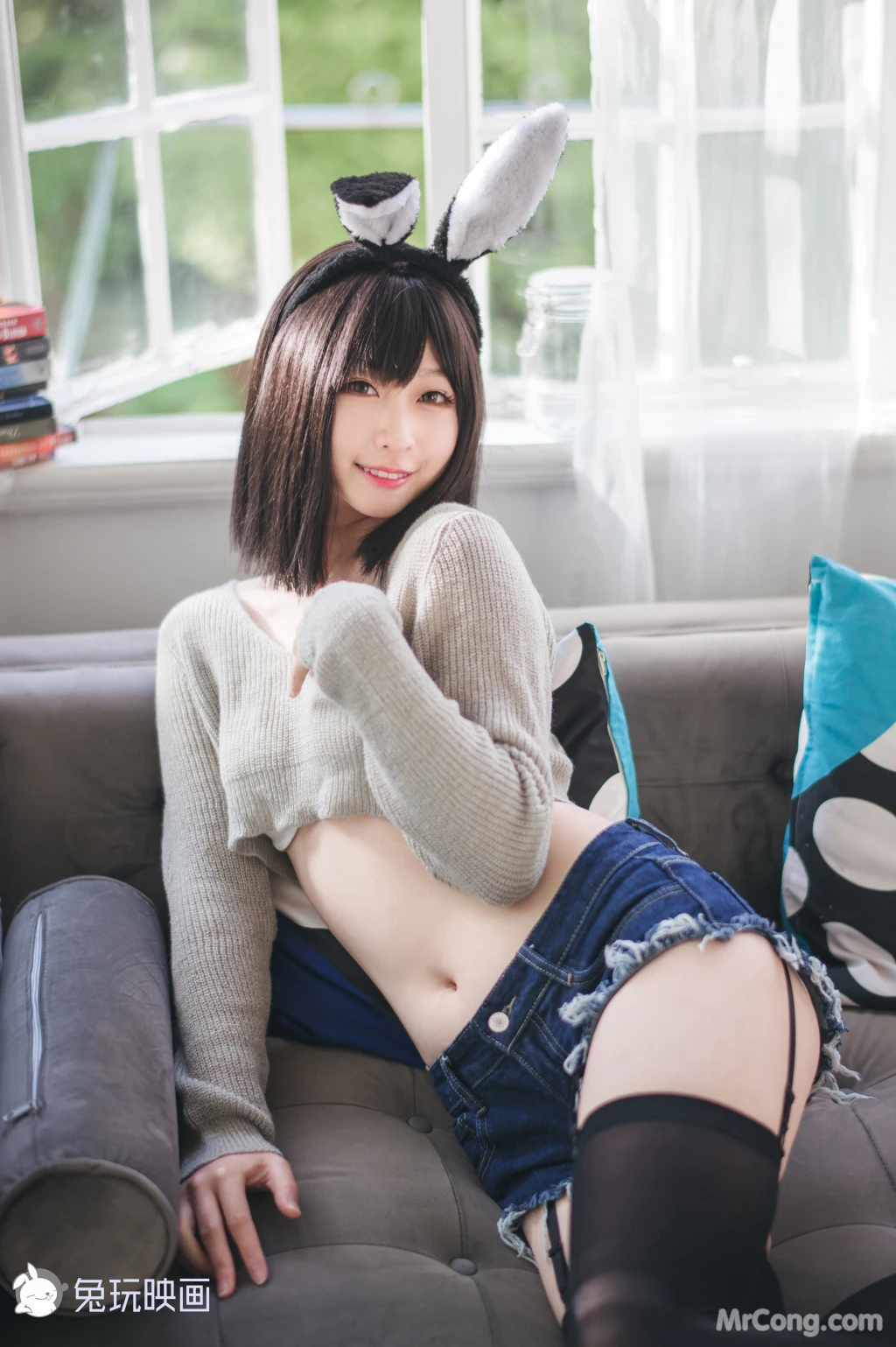 Cosplay@兔玩映画 Vol.041: 毛衣热裤 (40 photos)