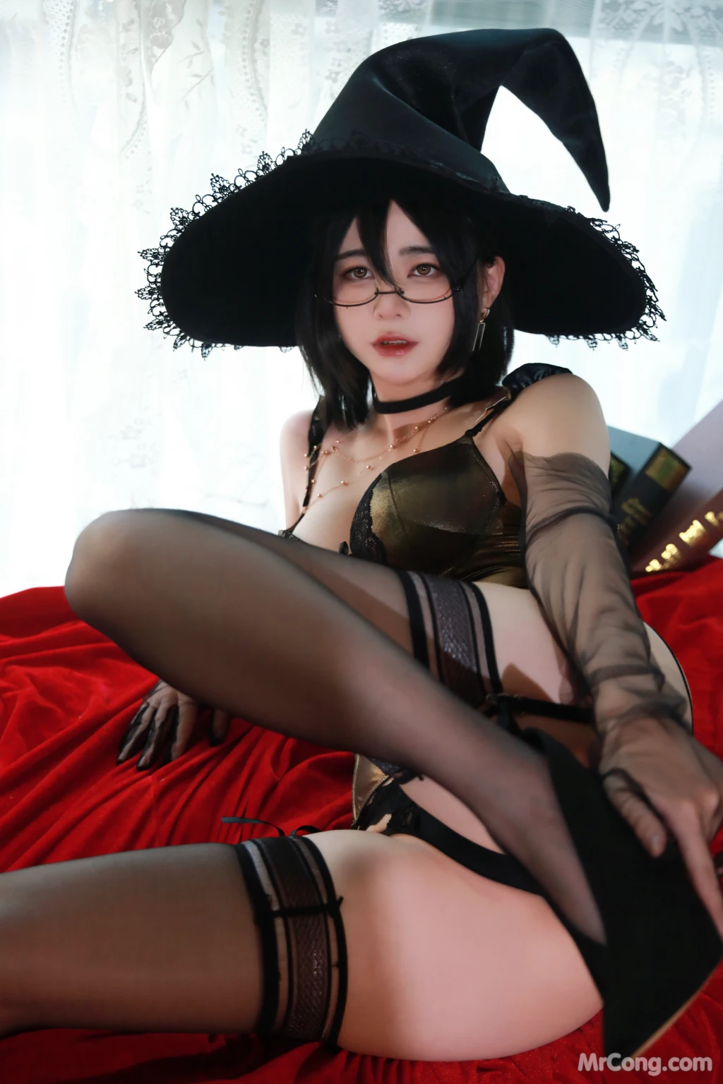 Coser@眼酱大魔王w Vol.094: 御姉感の魔女様 (18 photos)