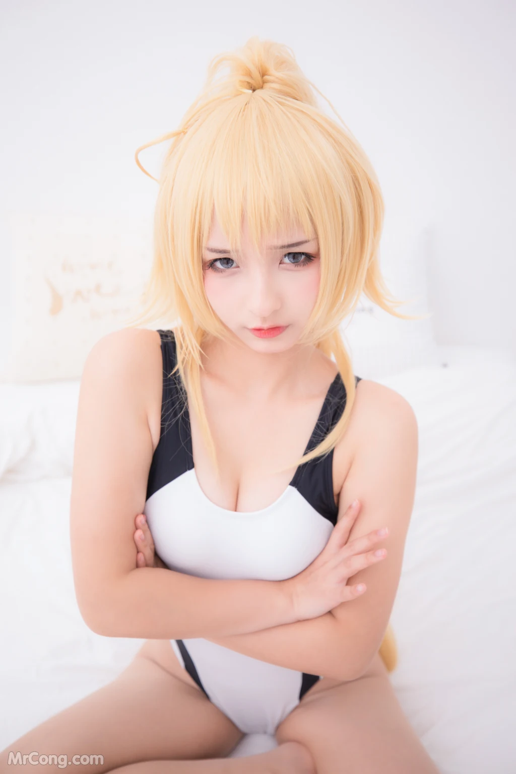 Coser@神楽坂真冬 Vol.036: 电子相册-白贞德《Swimingthedrea》(150 photos)