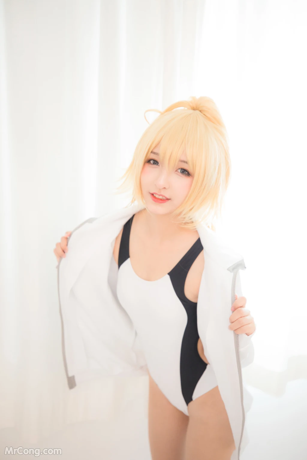 Coser@神楽坂真冬 Vol.036: 电子相册-白贞德《Swimingthedrea》(150 photos)