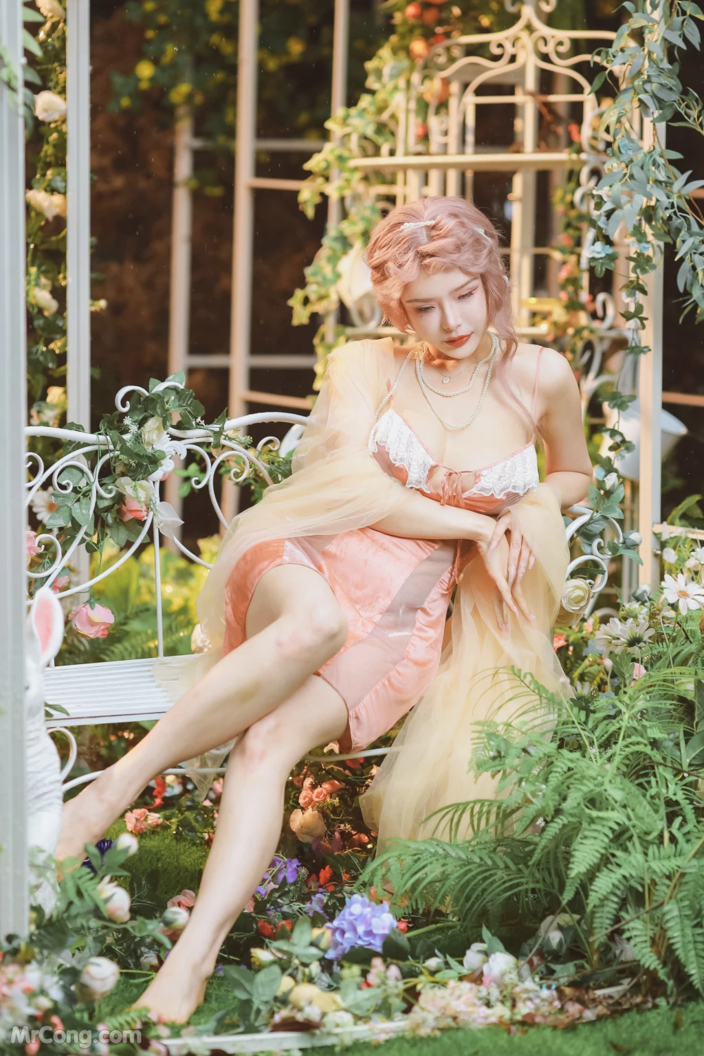 Coser@Xia Xiao Qiu Qiu Qiu (夏小秋秋秋) No.107: 花园嬉水 (67 photos)