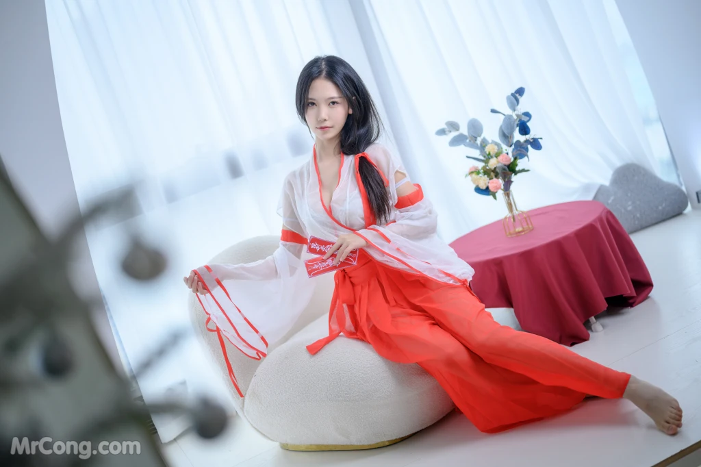 Coser@抖娘-利世 Vol.072: 私人驱邪 (48 photos )