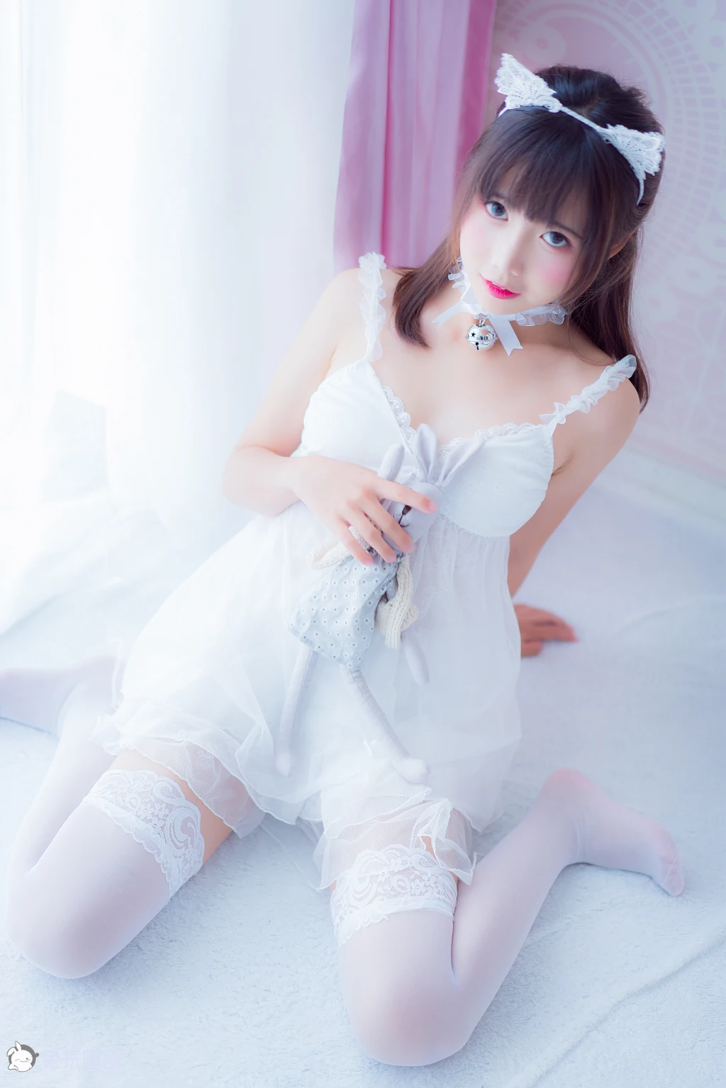 Coser@面饼仙儿 No.002: 吊带睡衣 (50 photos)