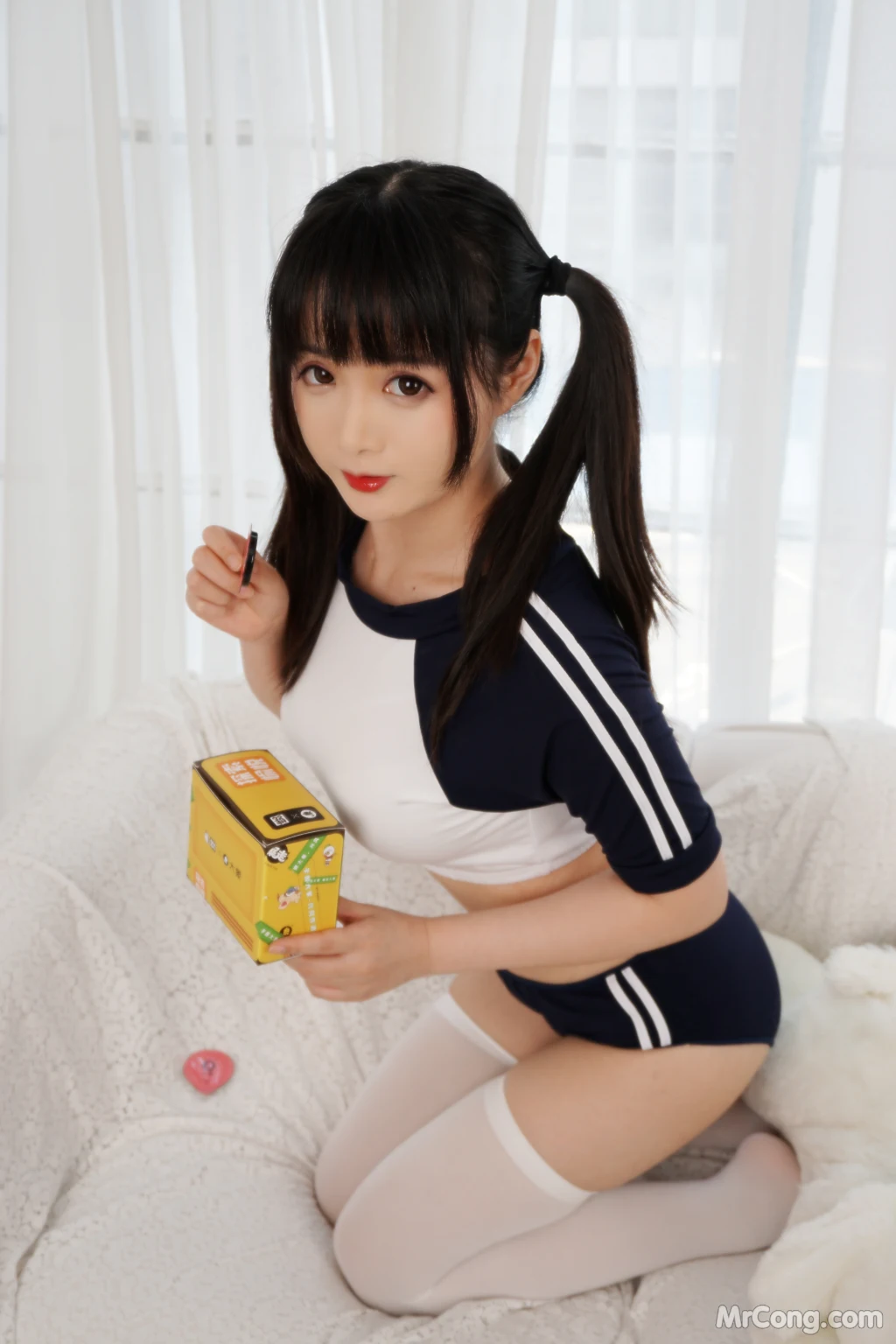 Coser@七海抹茶酱 No.01: 弹幕盒 (23 photos)