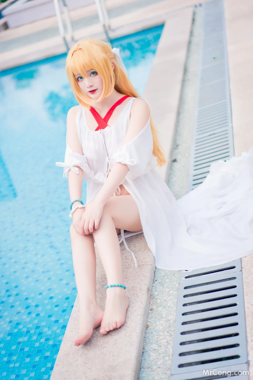 Coser@七海抹茶酱 No.02: 尼禄泳装 (16 photos)