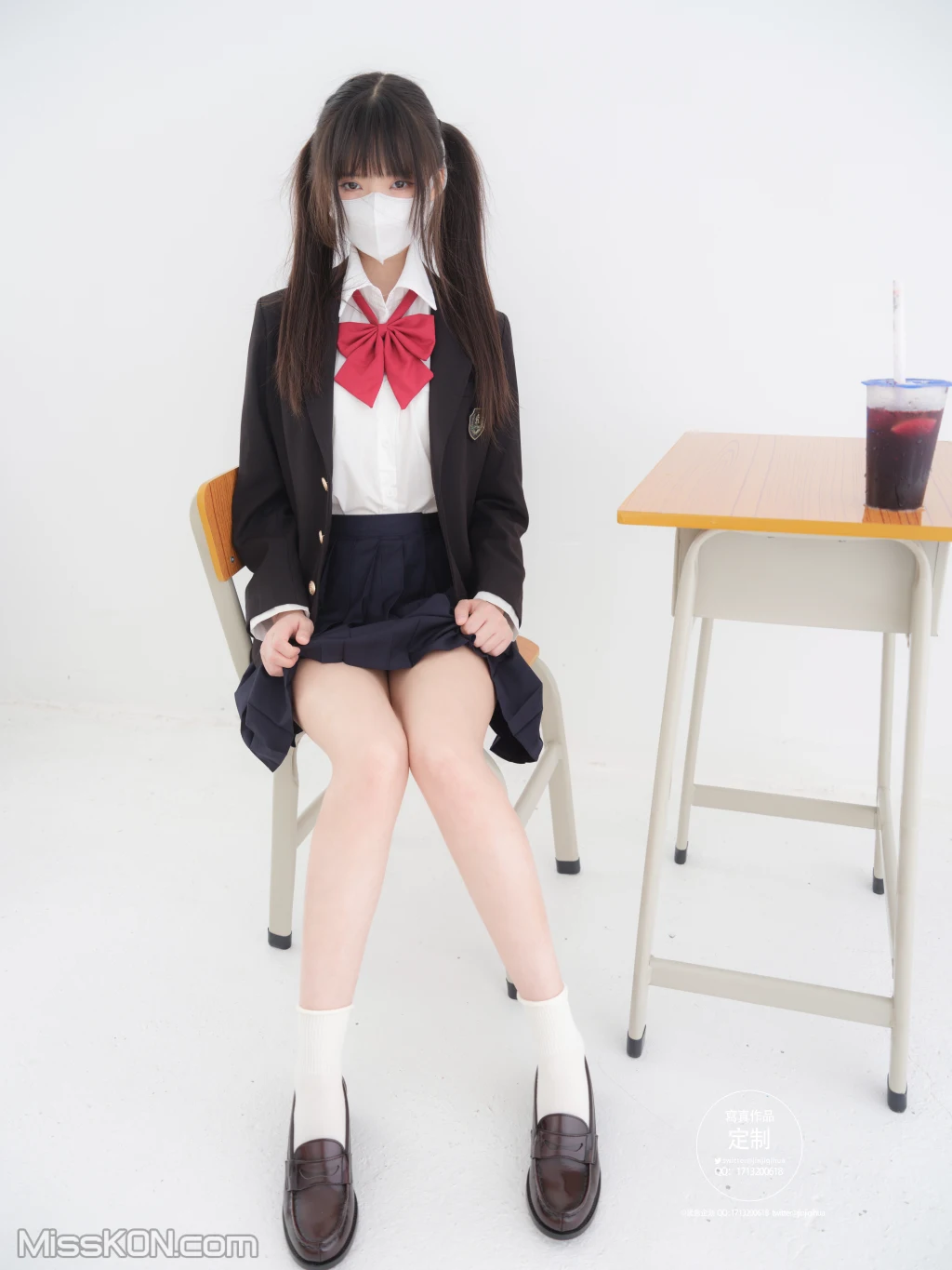 紧急企划 EX-006: 见希w 西式JK 白丝 (75 photos ) 