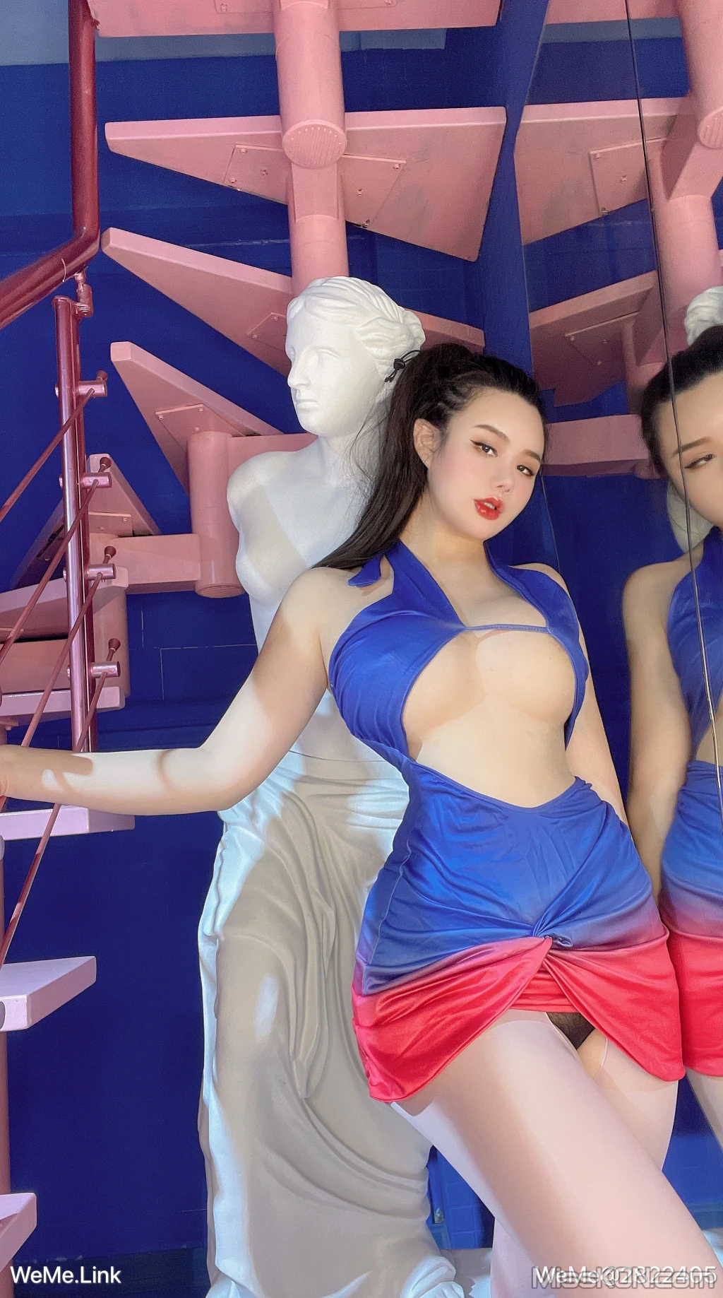 水蜜桃米米: 往哪里看呢 (21 photos) 