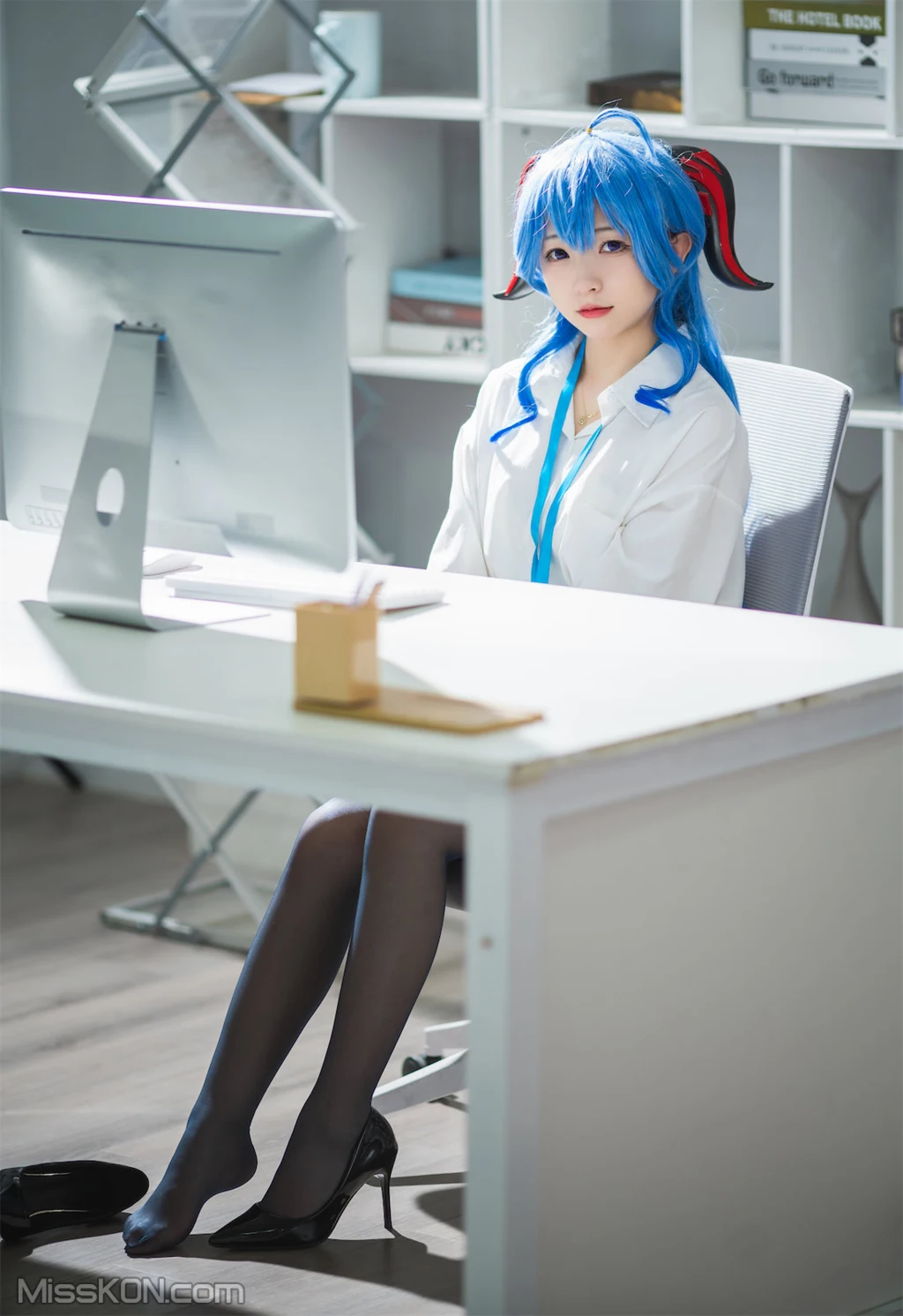 Coser@花铃: 甘雨秘书OL (93 photos) 7 Coser@花铃: 甘雨秘书OL (93 photos) 7