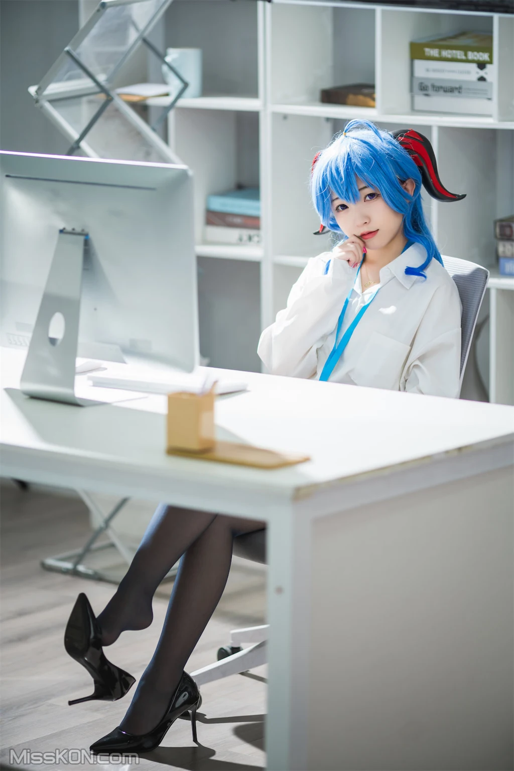 Coser@花铃: 甘雨秘书OL (93 photos) 8 Coser@花铃: 甘雨秘书OL (93 photos) 8