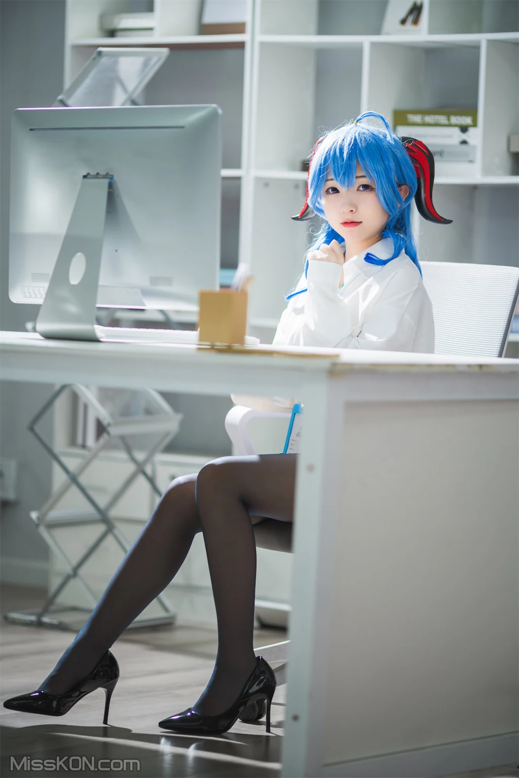 Coser@花铃: 甘雨秘书OL (93 photos) 4 Coser@花铃: 甘雨秘书OL (93 photos) 4