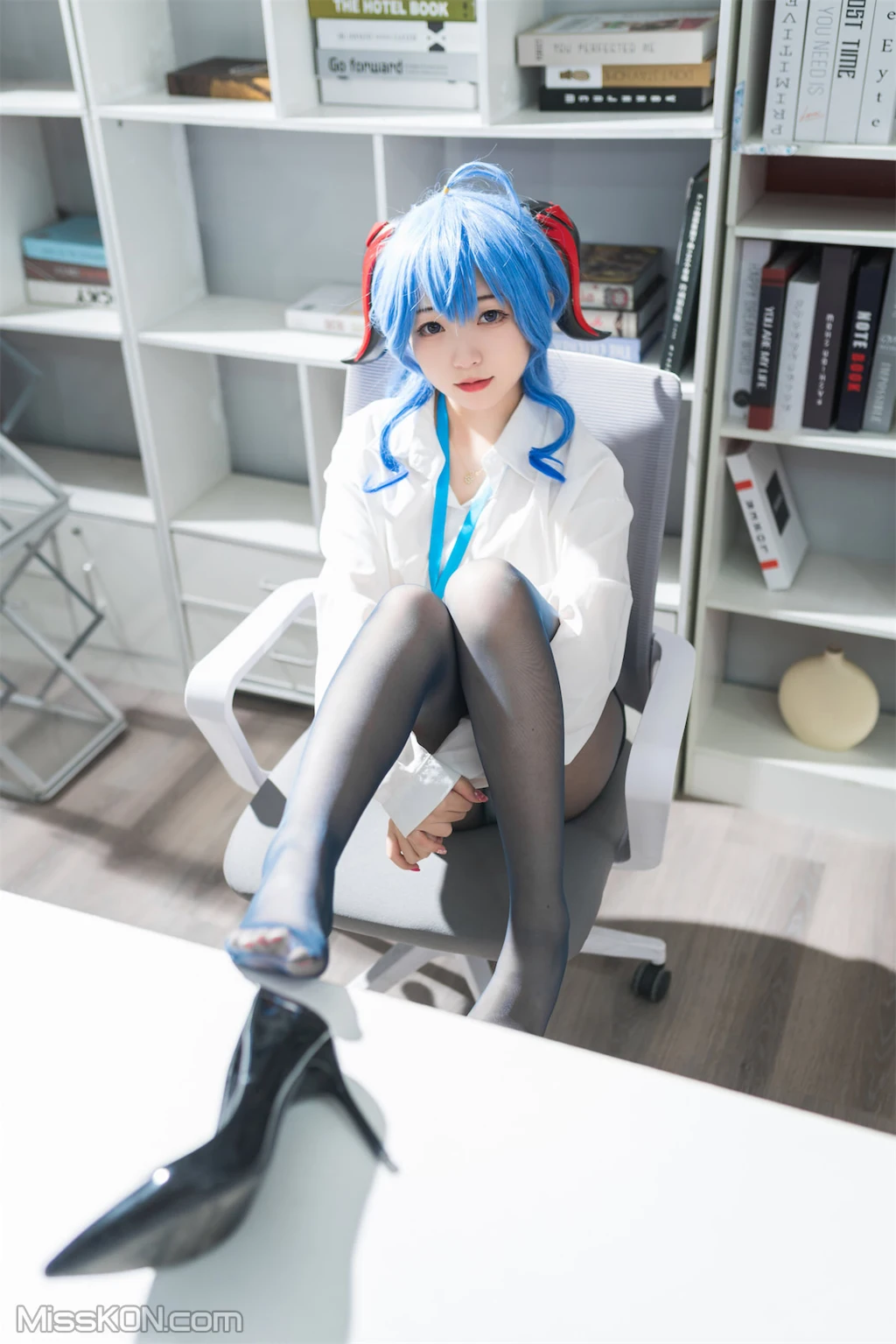Coser@花铃: 甘雨秘书OL (93 photos) 7 Coser@花铃: 甘雨秘书OL (93 photos) 7