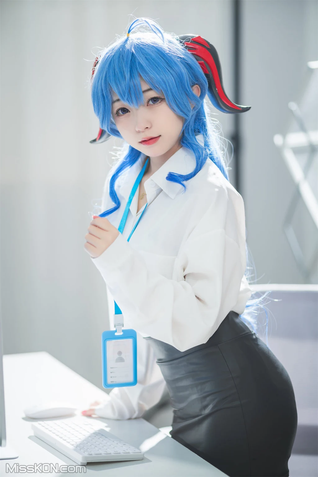 Coser@花铃: 甘雨秘书OL (93 photos) 0 Coser@花铃: 甘雨秘书OL (93 photos) 0