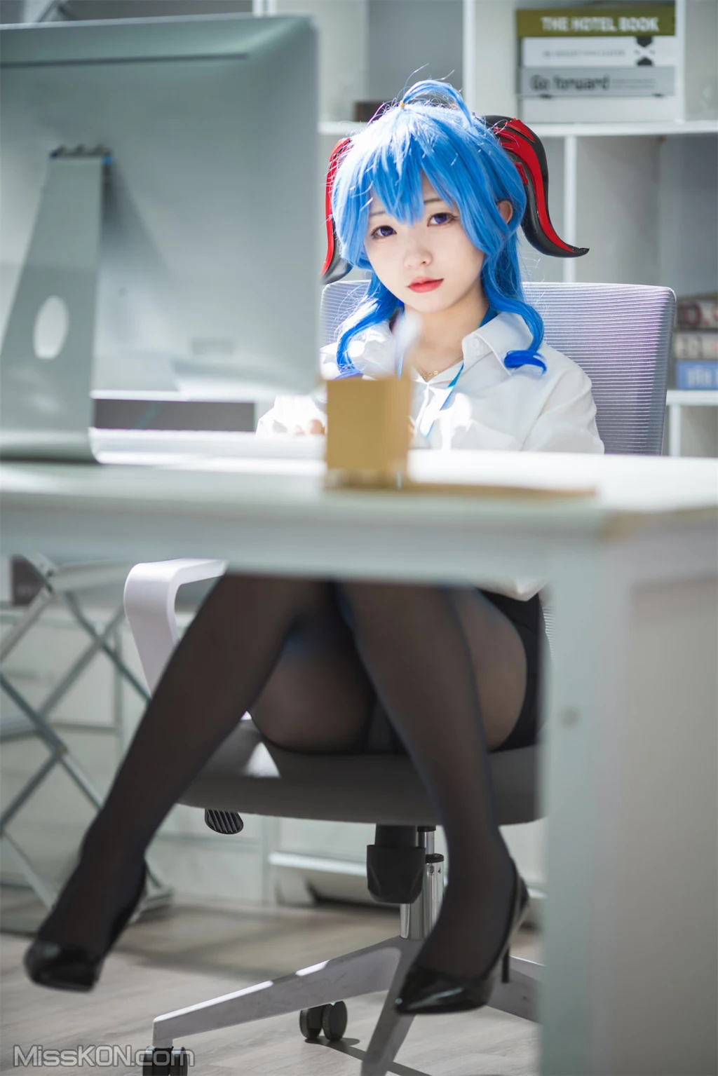 Coser@花铃: 甘雨秘书OL (93 photos) 12 Coser@花铃: 甘雨秘书OL (93 photos) 12