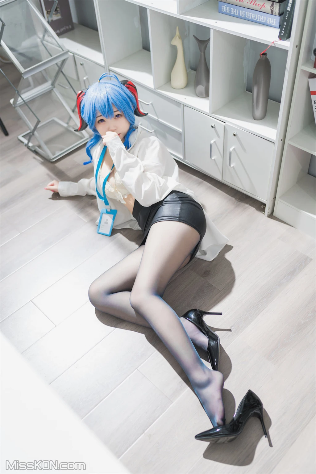Coser@花铃: 甘雨秘书OL (93 photos) 8 Coser@花铃: 甘雨秘书OL (93 photos) 8