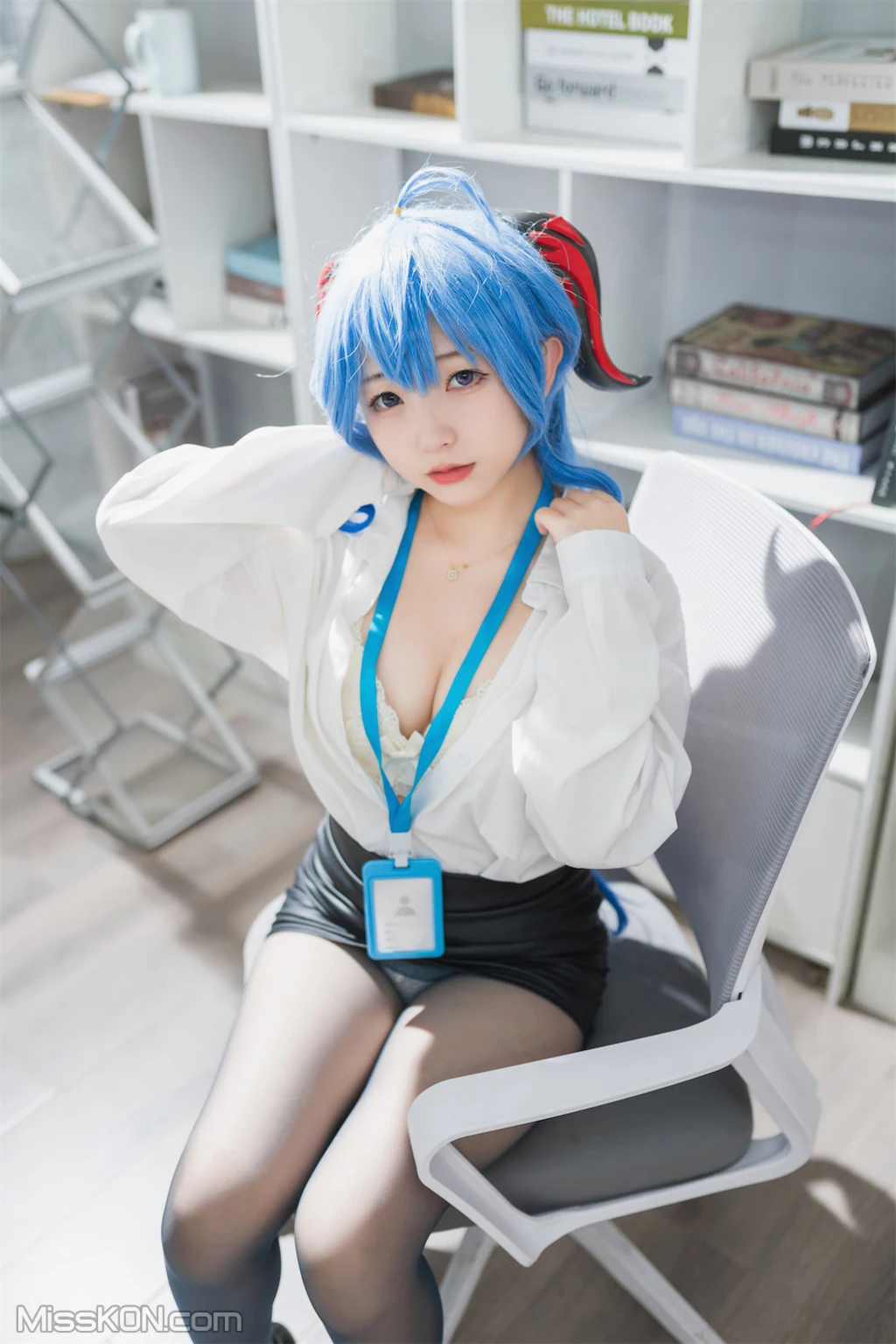 Coser@花铃: 甘雨秘书OL (93 photos) 18 Coser@花铃: 甘雨秘书OL (93 photos) 18