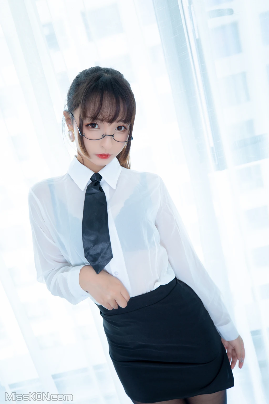 Coser@神楽坂真冬 Vol.055: 电子相册-白色办公室《ホワイトオフィス》 (150 photos) 