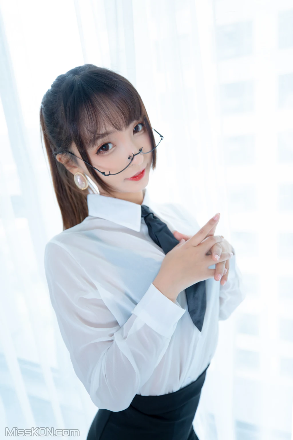 Coser@神楽坂真冬 Vol.055: 电子相册-白色办公室《ホワイトオフィス》 (150 photos) 