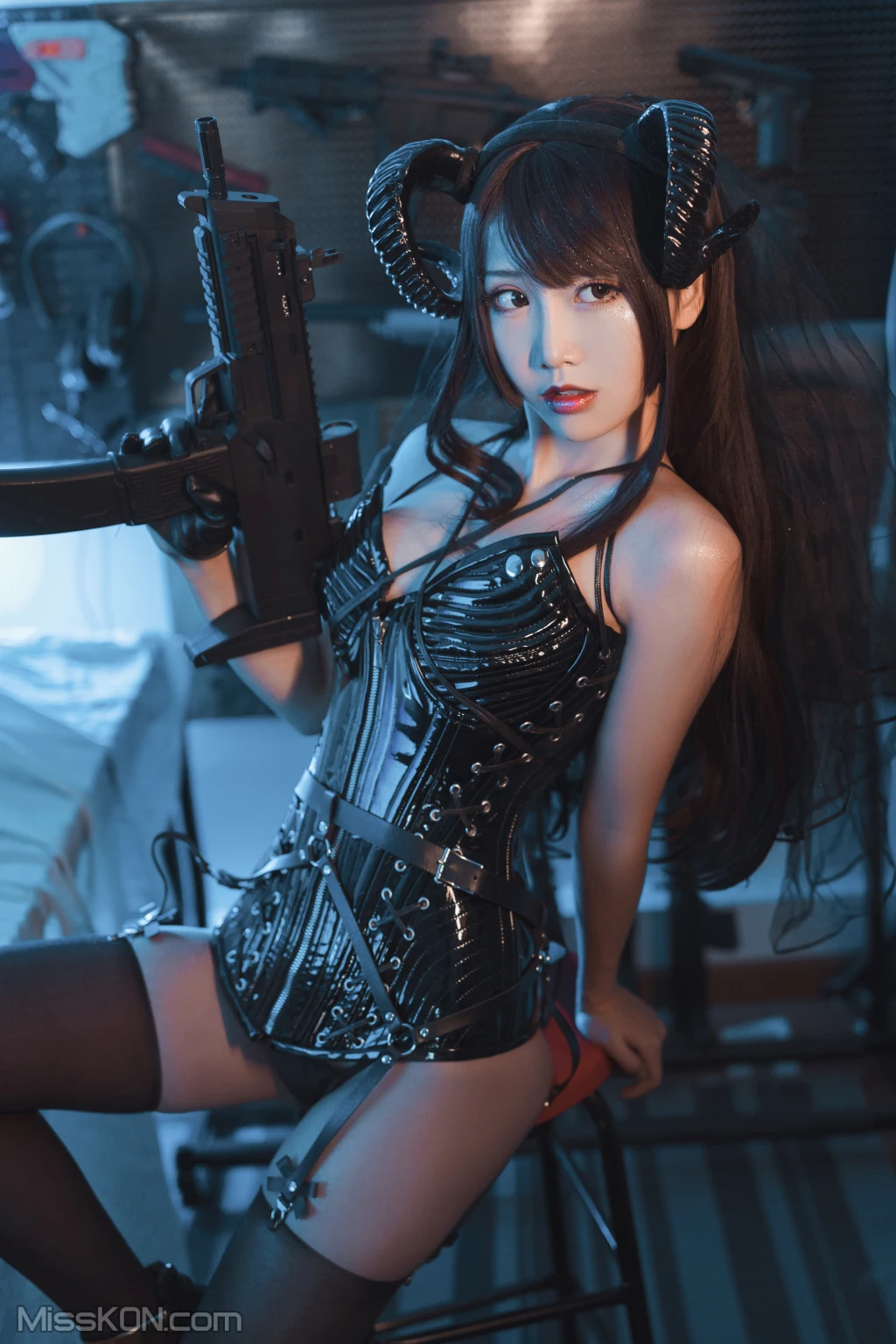 Coser@面饼仙儿 No.097: 束腰魅魔 (28 photos)