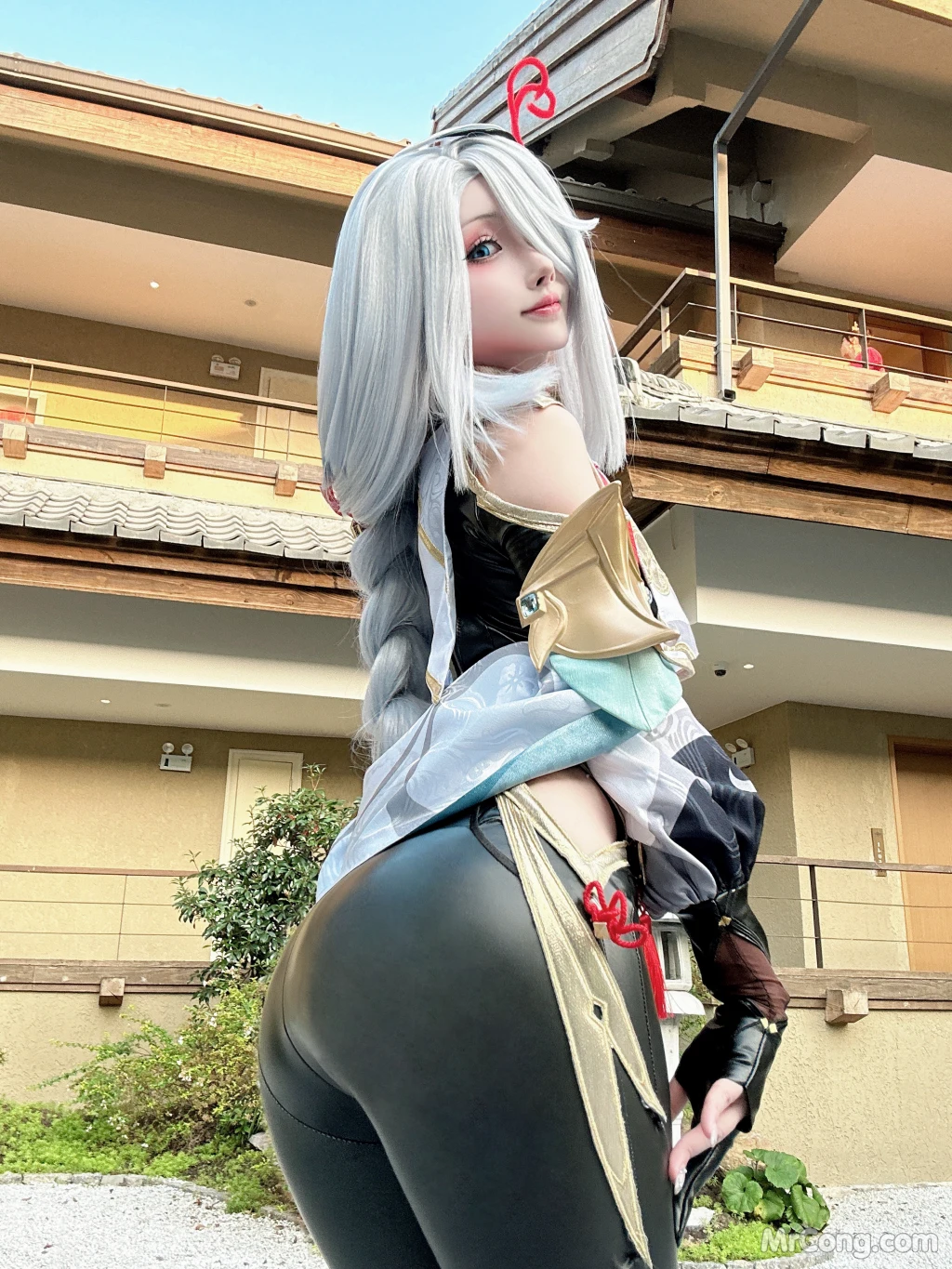 Coser@rioko凉凉子 Vol.123: 有点那个的申鹤 (35 photos )