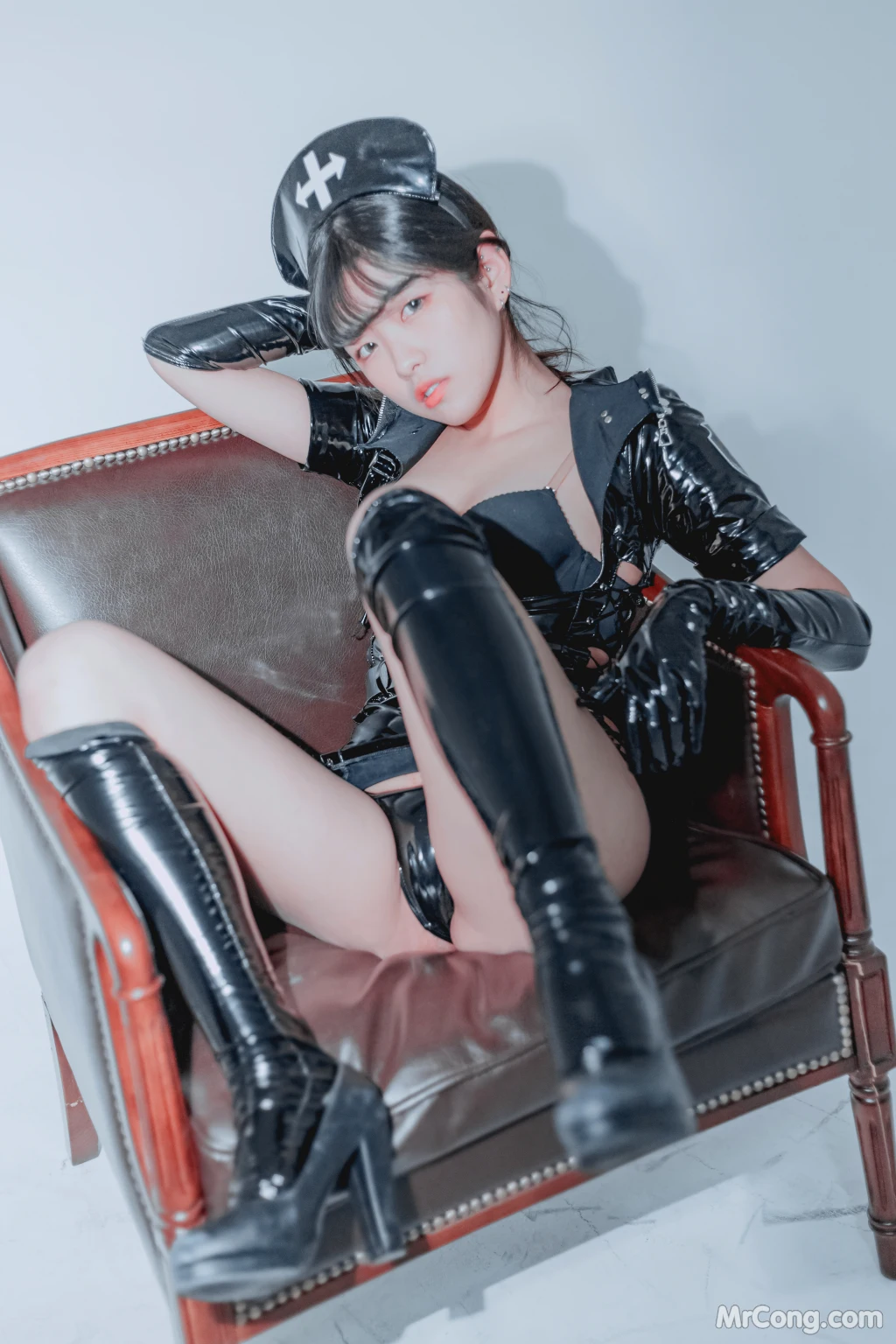 Sonson (손손): Dark Maid (37 photos)