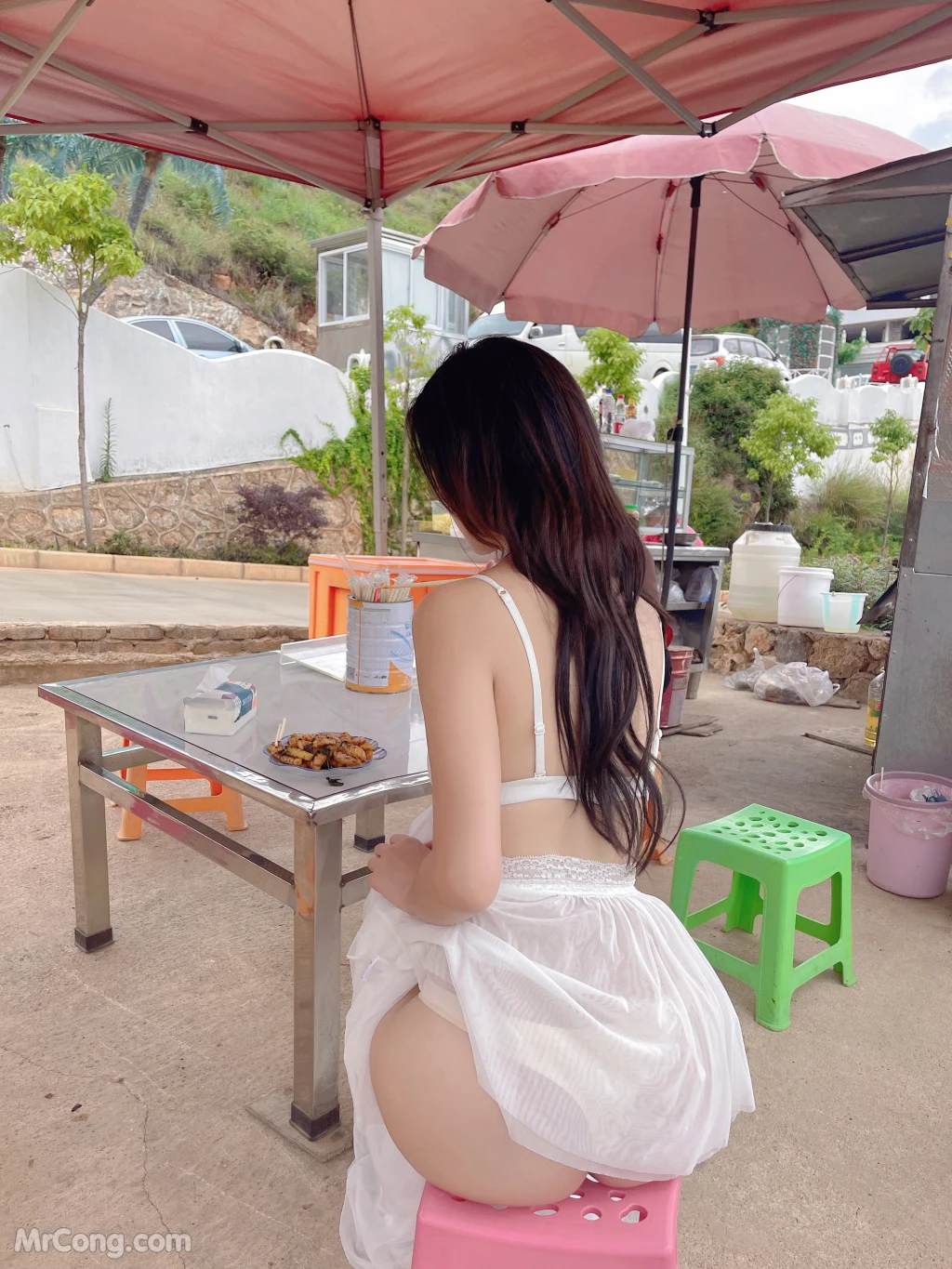 Jiu Shi A Zhu A (就是阿朱啊): 撩开裙子 (34 photos)