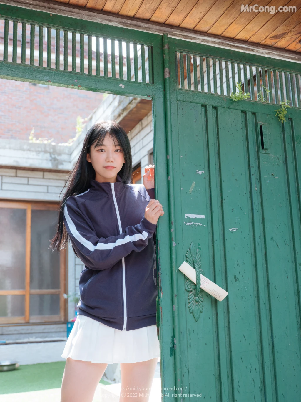[MilkyBomb] Yui: Vol.2 Tracksuit (유이 체육복) (201 photos )