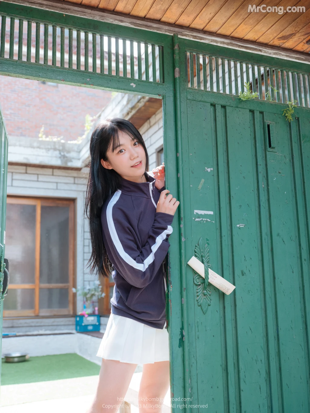 [MilkyBomb] Yui: Vol.2 Tracksuit (유이 체육복) (201 photos )