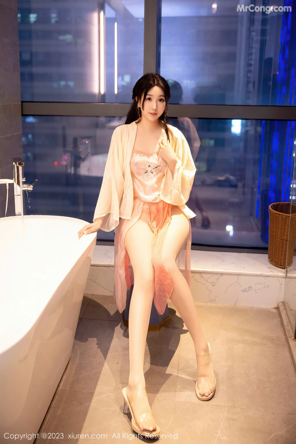 XIUREN No.6262: Jiang Zhen Zhen (江真真) (71 photos)