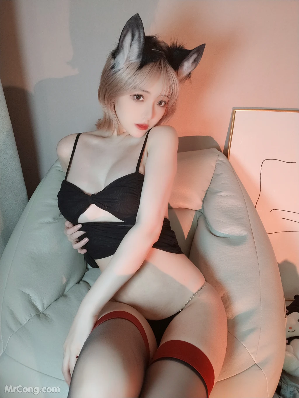 Coser@雯妹不讲道理 No.122: 3月礼包 黑红丝 (41 photos )