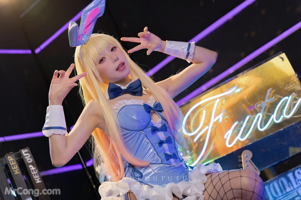 Coser@黏黏团子兔: 喜多川兔女郎&Be My Poi (70 photos )