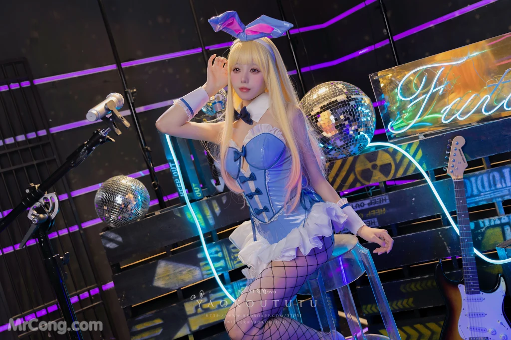 Coser@黏黏团子兔: 喜多川兔女郎&Be My Poi (70 photos )