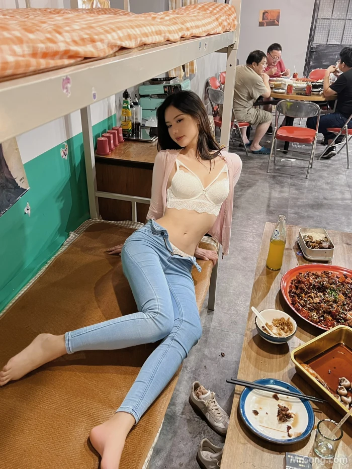 Jiu Shi A Zhu A (就是阿朱啊): 合集 (584 photos ) 0 Jiu Shi A Zhu A (就是阿朱啊): 合集 (584 photos ) 0